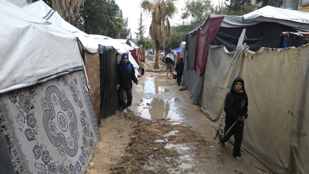 Gazze'deki çadır kamplarını vuran yağış felaketi 4